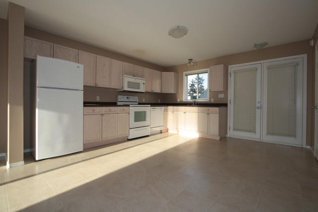 *Southend 3 Bed Townhouse - Sask Side* in Long Term Rentals in Lloydminster - Image 3