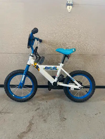 14” tires. For ages 4 to 6 years old. Removable training wheels. Paw patrol theme.