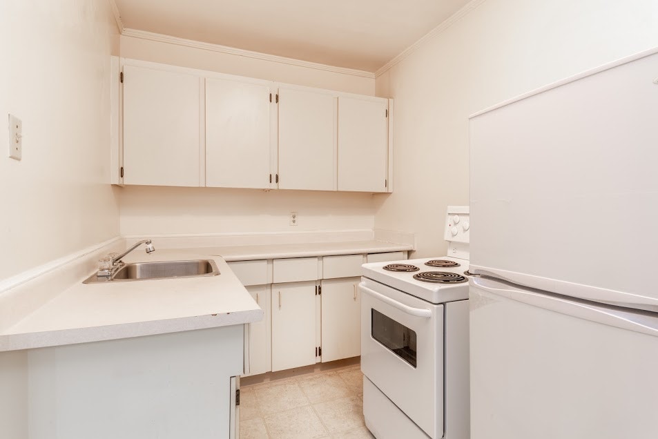 209 Colony St- Studio Suite 2