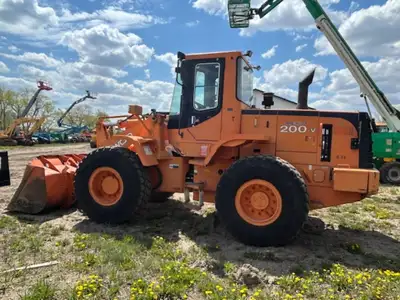 2005 DOOSAN MEGA 200-V WHEEL LOADER CAB, HEAT, AIR, ONLY 5109 HOURS, GREAT LOADER! FOR THE BEST PRIC...