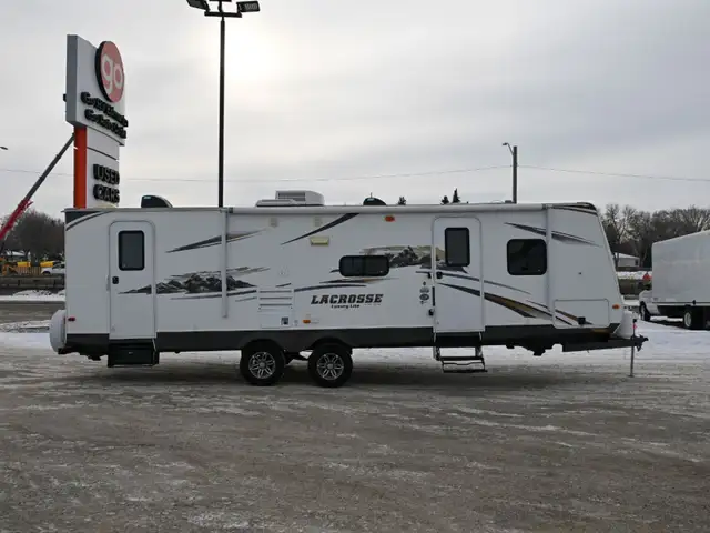 2013 LaCrosse 292BHS in Travel Trailers & Campers in St. Albert - Image 8