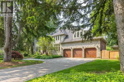 Luxury Lease Opportunity in Prestigious Southeast Oakville. This executive five-bedroom, six-bathroo...