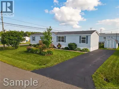 Welcome to this well-maintained mini home located in the desirable Pine Tree Community. Offering the...