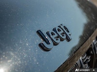 Only 2,137 Miles! This Jeep Grand Cherokee boasts a Regular Unleaded V-6 3.6 L/220 engine powering t... (image 8)