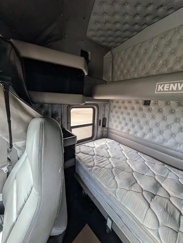 2019 KENWORTH T800 in Heavy Trucks in Saskatoon - Image 24