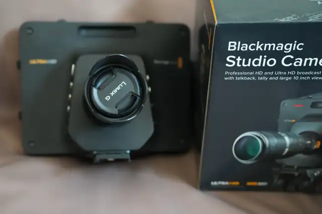 Black Magic Design Ultra 4K Camera w/Tripod/Lens/web presenter63010223621891121