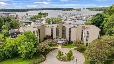 IMPECCABLE !!! 2 BEDS + 2 FULL BATHS + 2 PARKING + LOCKER and offering a generous floorplan of 1486...