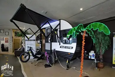 2025 Sun Lite 12FDX Lightweight, versatile, and ready for off-road adventure. Included Options: Hybr...