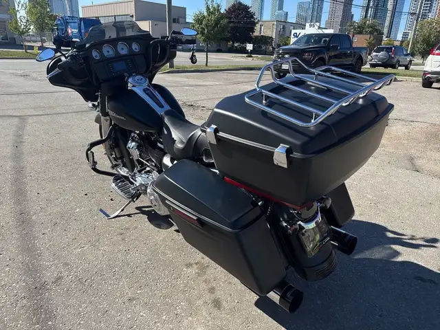 2017 Harley-Davidson Street Glide ~ STREET GLIDE ~ 107CI ~ DETAT in Sport Touring in City of Toronto - Image 7