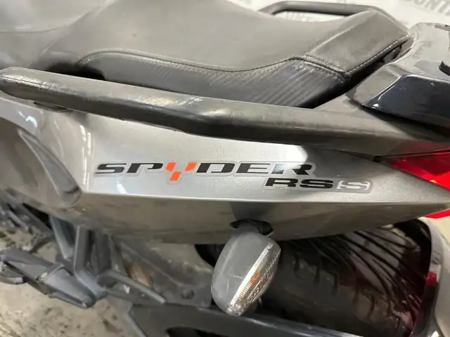 2012 Can-Am Spyder RS-S (SE5) in Sport Touring in West Island - Image 6
