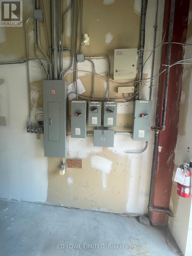 1 556 BRYNE DRIVE Barrie (400 West), Ontario Commercial & Office