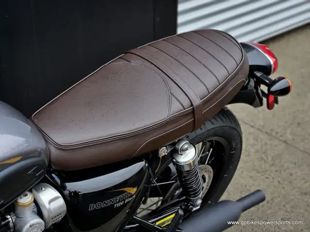 Triumph Bonneville T120 Black Graphite / Matte Graphite in Street, Cruisers & Choppers in Oshawa / Durham Region - Image 20