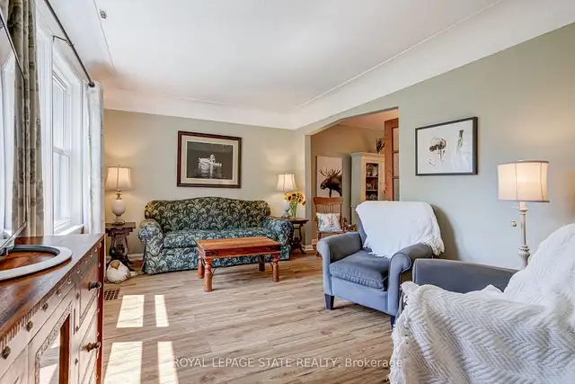 Tucked away on a quiet cour! in Houses for Sale in Hamilton - Image 7