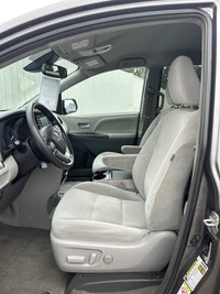// ACCIDENT FREE!! // This 2018 Toyota Sienna LE AWD is a smart choice for busy families in Cayuga.... (image 2)