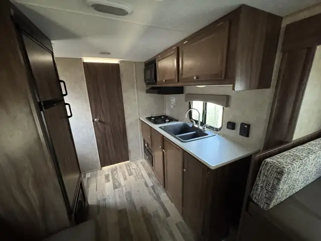 2019 ,Coachmen RV,Viking 21FQS in Travel Trailers & Campers in Kamloops - Image 9