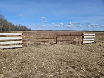 Ready to build your dream home? Or looking for a recreational property to hang up your ‘gone hunting...