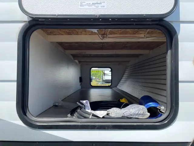 2025 Coachmen Northern Spirit DLX in Travel Trailers & Campers in Terrace - Image 6