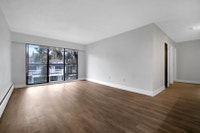 A quiet family-oriented apartment building surrounded by trees and the Gardens, they are spacious, w... (image 5)