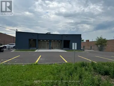 Rare & hard to find automotive repair shop unit in the heart of Markham's automotive & industrial ar...