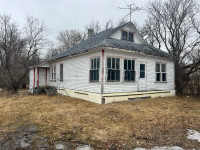 1940 ‘s farm house last lived in 2012 to be taken down or moved