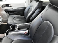NO HIDDEN FEES, BALANCE OF WARRANTY, CLEAN CARFAX, APPLE CAR PLAY, ANDROID AUTO, **ALL CREDITS WELCO... (image 9)