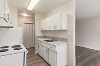 Amenities: Private Yard • Air Conditioning • Heat & Water Included Suite & Building: Spacious bachel... (image 8)