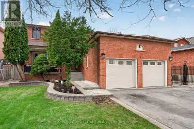 Spacious and well-appointed large 2-storey home offering exceptional move-in versatility for large f...
