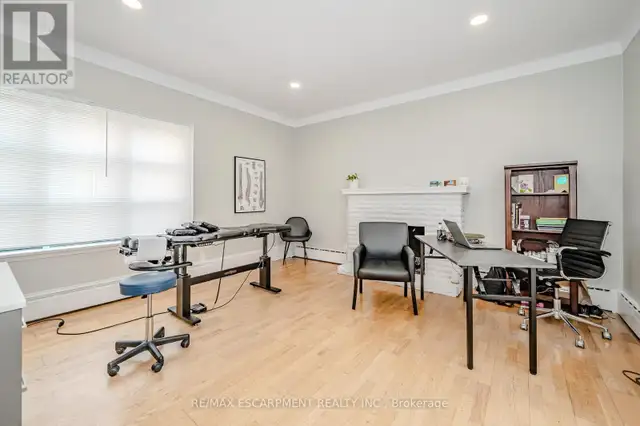 1 - 492 LOCUST STREET Burlington (Brant), Ontario in Commercial & Office Space for Rent in Oakville / Halton Region - Image 17