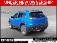 2022 Jeep Cherokee Trailhawk Experience the Jeep Cherokee Trailhawk with only 122366 km on the odome... (image 3)