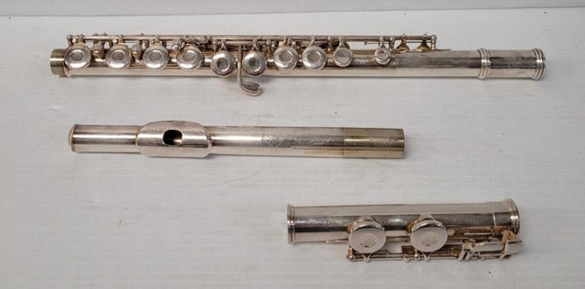 (I-2626) Gemeinhardt 2SP Student Flute in Woodwind in Calgary - Image 2