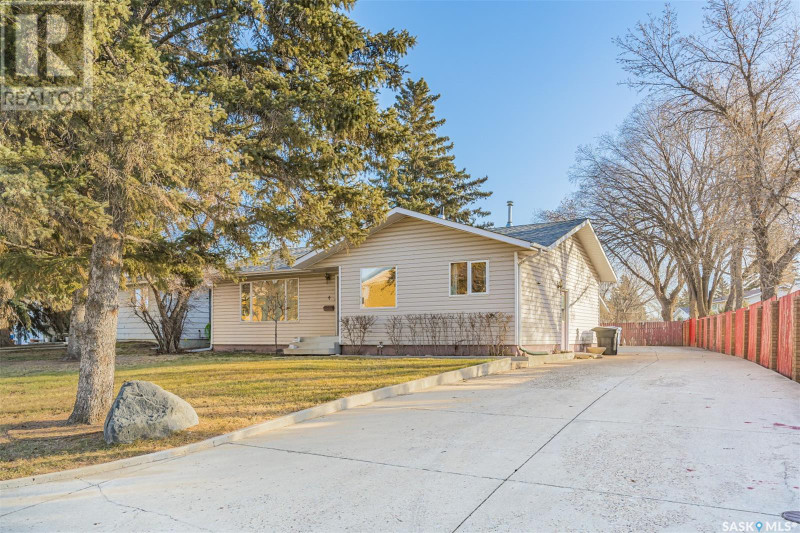 4 Columbia DRIVE Saskatoon, Saskatchewan Houses for Sale Saskatoon