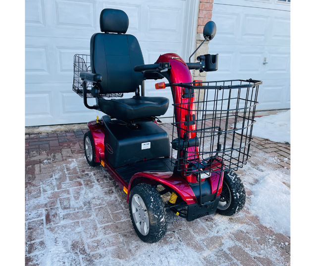 LONG-RANGE TOP-OF-THE-LINE MOBILITY SCOOTER 2023 Pride Pursuit