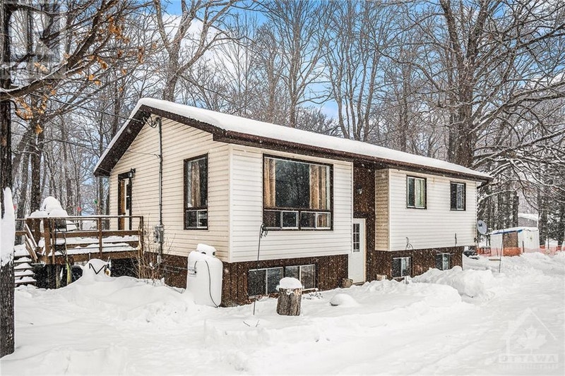 5506 MCDONALD'S CORNERS ROAD Lanark Highlands, Ontario Houses for