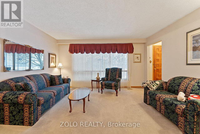 656 SHEPPARD AVE Pickering, Ontario in Houses for Sale in Oshawa / Durham Region - Image 4