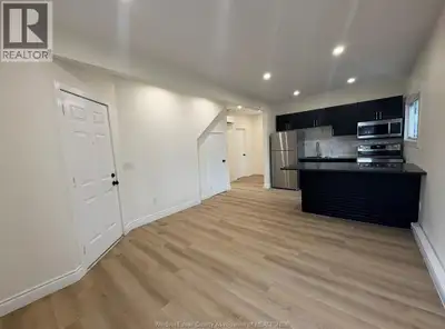 191 MARENTETTE – STUNNING 1-BEDROOM,1-DEN, 1-BATH APARTMENT WITH BREATHTAKING WATER VIEWS. NEWLY REN...