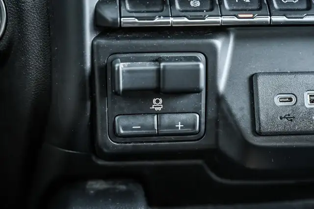 2020 GMC Sierra 2500HD AT4 AWD * Crew Cab * 6.6L V8 Duramax Dies in Cars & Trucks in City of Montréal - Image 29