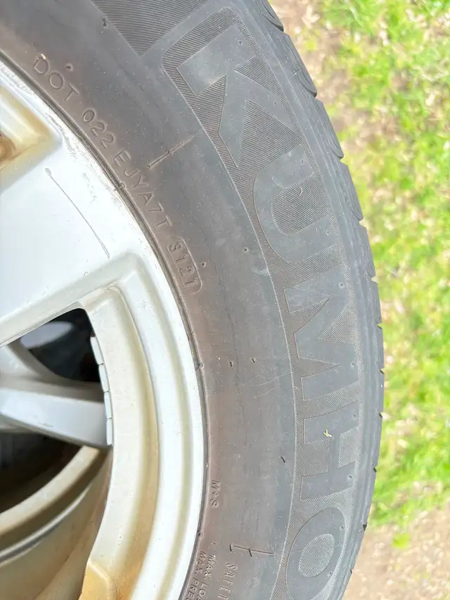 2012 Volvo XC70 aluminum rims and tires, Kumho 225-65-17 in Tires & Rims in Kitchener / Waterloo - Image 8
