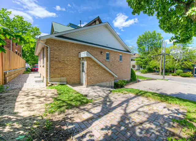 62 DORSET ST - 5 BEDROOM STUDENT UNIT AVAILABLE in Long Term Rentals in Kitchener / Waterloo - Image 31