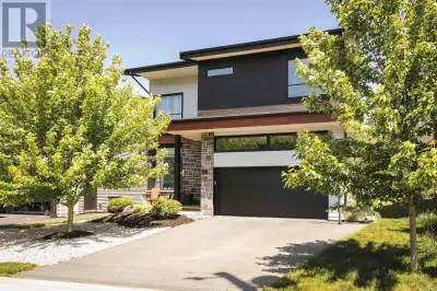 There's a certain kind of home that instantly puts you at ease. The kind where light pours in, the e...