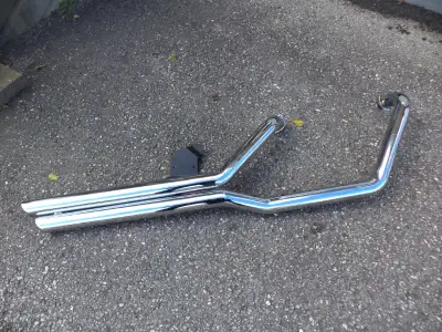 sonic cycle has a set of 2004 honda vtx - 1800 r vance and hines pipes in very nice cond. all mounti...