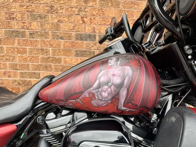 2019 Harley-Davidson Street Glide Special **CUSTOM PAINT** **CAN in Sport Touring in Markham / York Region - Image 6