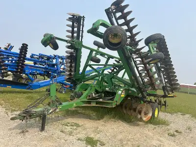 2013 JOHN DEERE 2623 TANDEM DISC STOCK# A111252 33 FEET 7 INCHES WORKING WIDTH 22.5 INCH DIAMETER BL...
