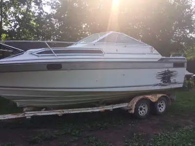 Bateau Century Cortex 1989 28 pieds 1989 350 H.P Besoin mécanicien manifold