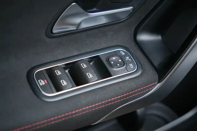 2022 Mercedes-Benz A-Class in Cars & Trucks in Markham / York Region - Image 30