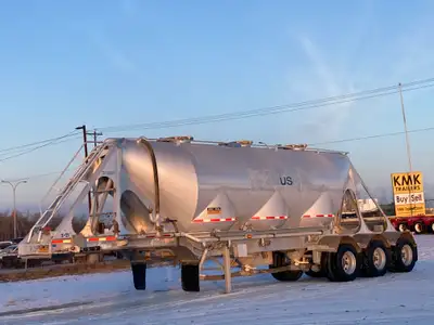 2001 Advance 1300 Cubic ft Dry Bulk / Pneumatic Tank Trailer Air ride suspension Aluminum Tank Alumi...