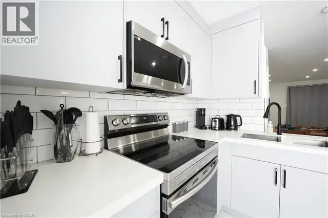 136 JANSEN Avenue Kitchener, Ontario in Long Term Rentals in Kitchener / Waterloo - Image 16