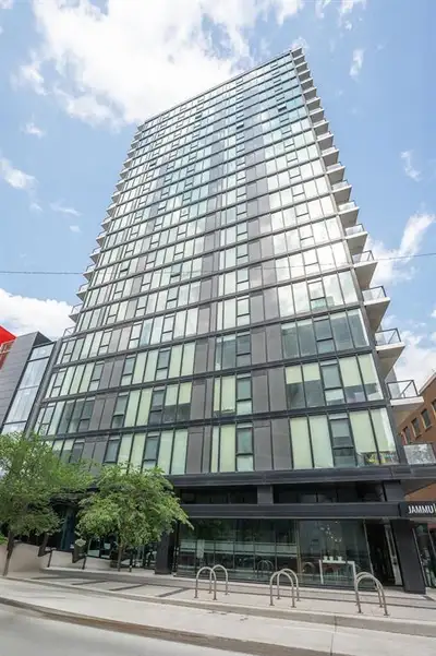 9A//Winnipeg/Stunning 587sqft 1 bedroom Condo featuring amazing City views. Modern concrete construc...