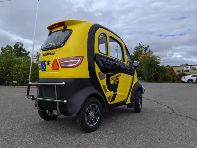 ET4 Connect Electric Mobility Enclosed scooters at Derand62863270962819121