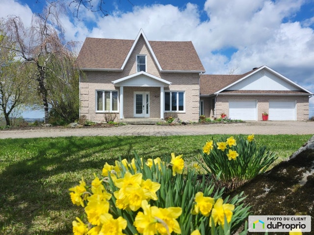 $499,000 - 1 1/2 Storey for sale in Lambton — photo 1