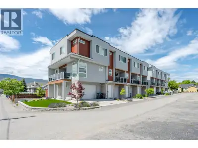 TURNKEY & LOW MAINTENANCE! This centrally located 3 bed, 3 bath townhome offers comfortable living s...
